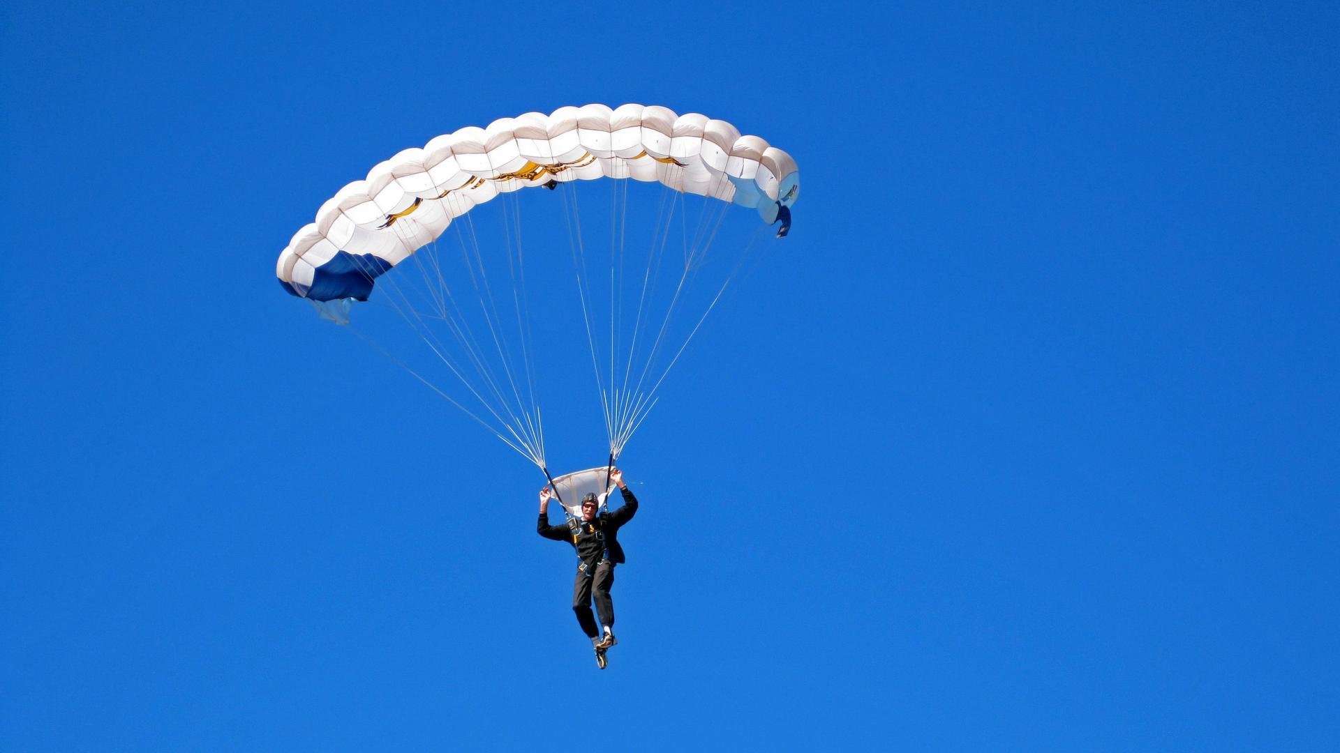 前段划水节奏快准稳,后段冲刺更从容,前划步后划步